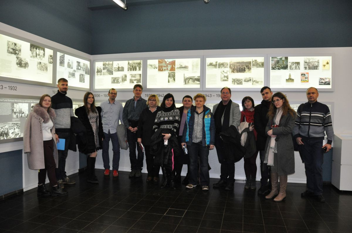 Im Rahmen eines Deutsch-ukrainischen Fachkräfteaustausch „Vorsatz oder Zufall? Vergessene Opfer des Nationalsozialismus“ besuchte eine Delegation ukrainischer Historikerinnen und Historiker das Kreismuseum Wewelsburg.